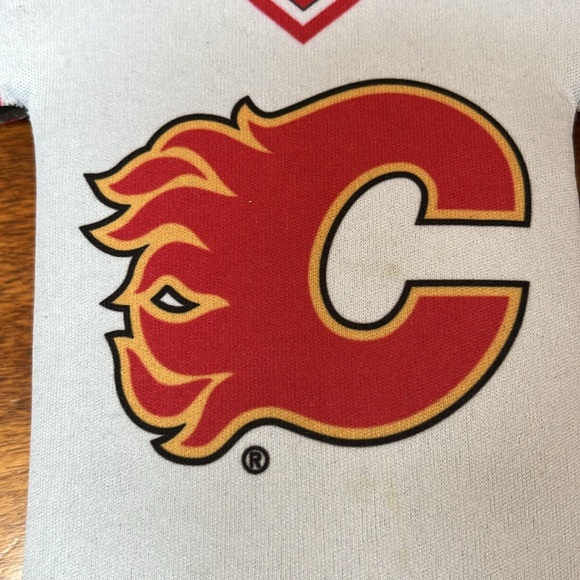 NHL hockey x Labatt Blue Calgary Flames beer koozie - Picture 2 of 4